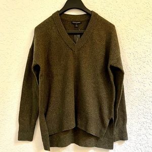 NWT BANANA REPUBLIC FACTORY PULLOVER HIGH-LOW V-NECK SWEATER